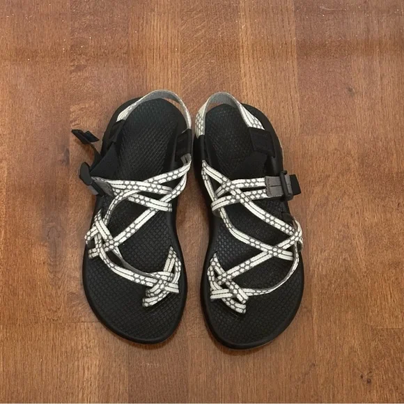 Chacos Grey and White Women's Sandals Size 7 - Picture 4 of 13